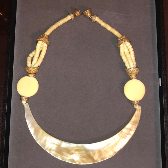 MOTHER OF PEARL AND CARVED BONE NECKLACE - Picture 8 of 8